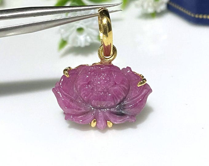 Vintage 14K Solid Yellow Gold 10.5ct Natural Ruby Lotus Carved Flower Pendant.