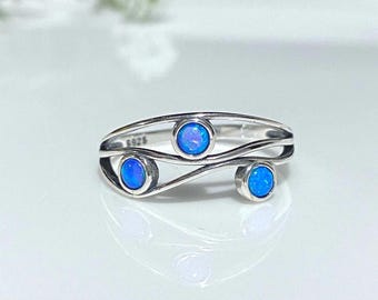 Vintage Sterling Silver Blue Opal Ring.