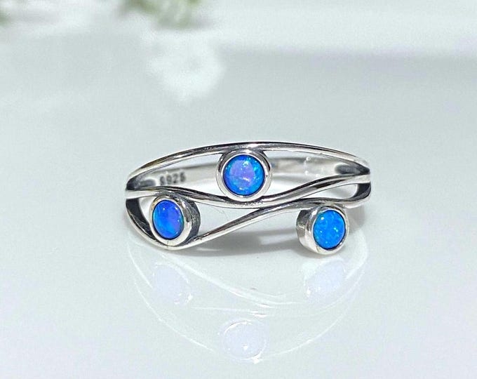 Vintage Sterling Silver Blue Opal Ring.