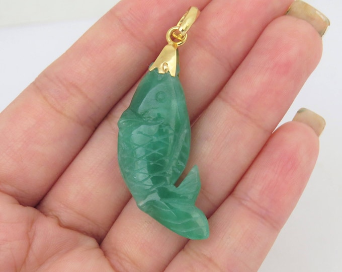 Vintage 18K Solid Yellow Gold Apple Green Jadeite Jade Fish Pendant