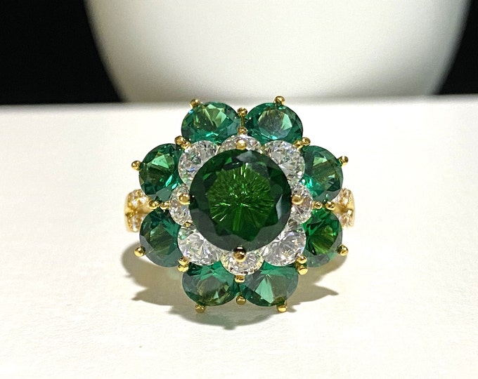 15K 610 Solid Yellow Gold Emerald & White Topaz Flower Cluster Ring Size 8.25