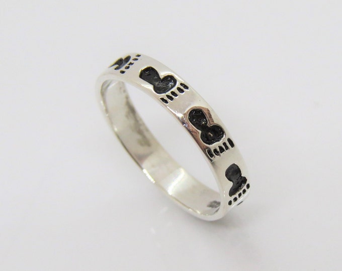 Vintage Sterling Silver Footprints Band Ring Size 7
