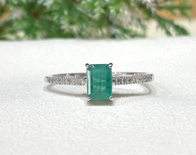 Vintage 14K Solid White Gold Natural Emerald & Diamond Ring Size 7