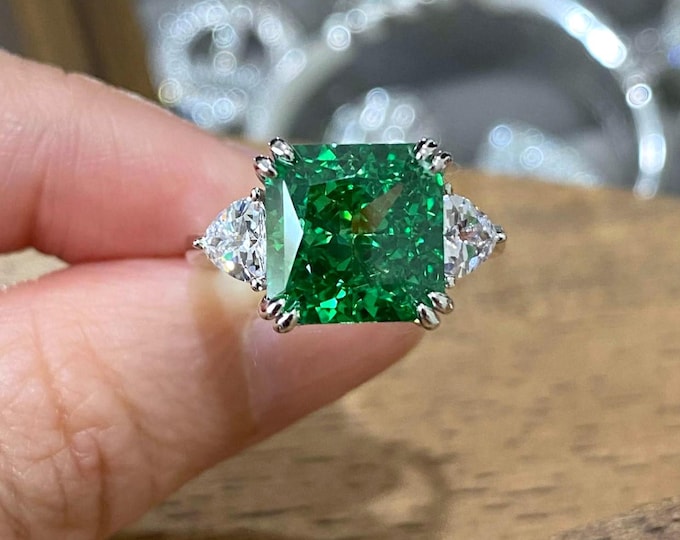Vintage Sterling Silver Emerald & White Topaz Ring. Size 7.