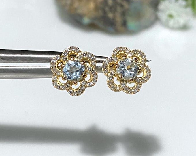 Vintage 14K Solid Yellow Gold 0.60ct Natural Aquamarine & Diamond Flower Earrings.