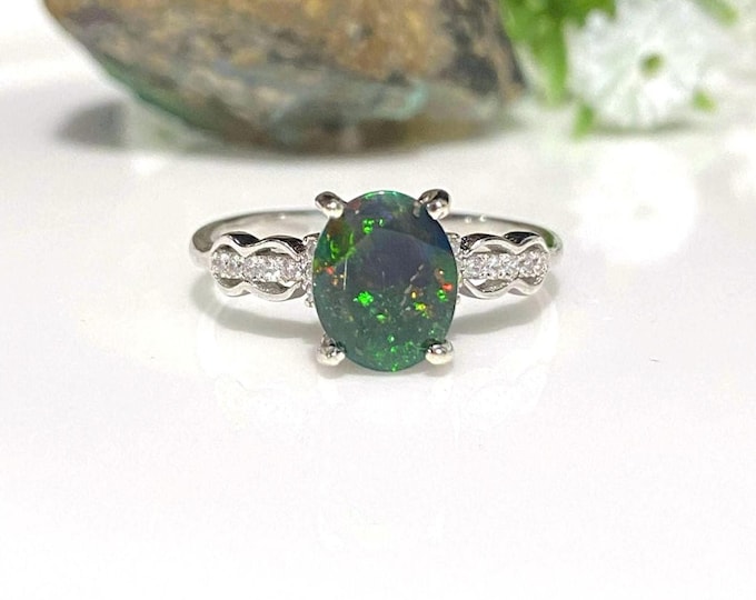 Vintage Sterling Silver Natural 1.5cts Oval cut Black Fire Opal & White Topaz Ring Size 8