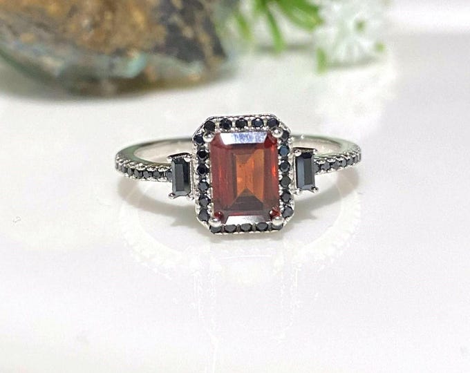 Vintage Sterling Silver Natural Garnet & Black Sapphire Ring Size 8