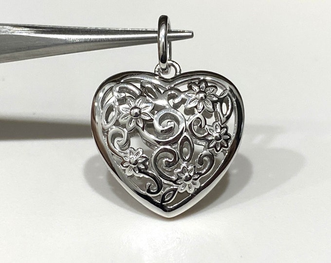 Vintage Sterling Silver Flower Heart Filigree Pendant.