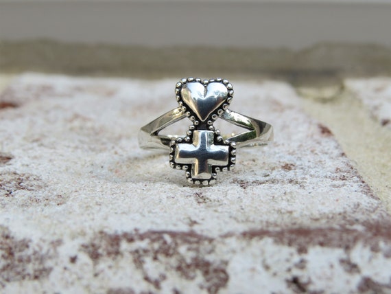 Cross heart ring online