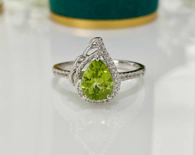 Vintage Sterling Silver Natural Peridot & White Topaz Ring Size 8 3/4