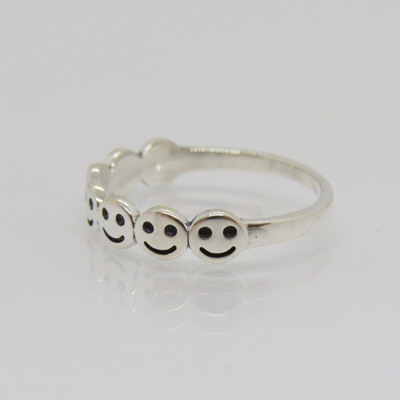 Vintage Sterling Silver Face Smiley Band Ring Size 7 image 3