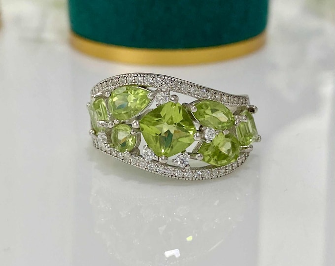 Vintage Sterling Silver Natural Peridot & White Topaz Ring Size 7