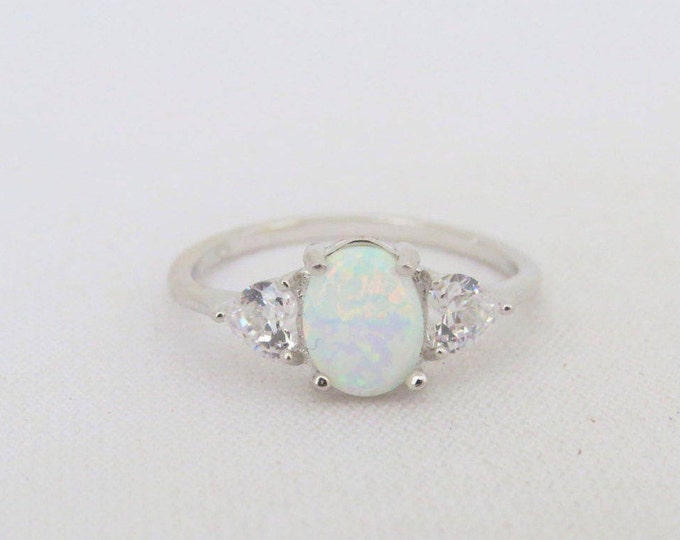 Vintage Sterling Silver White Opal & White Topaz Ring Size 7
