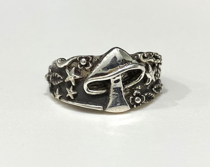 Sterling Silver Star, Flower, Leaf & Mushroom Ring.