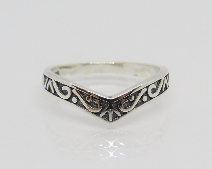 Vintage Sterling Silver Carved V Shape Band Ring Size 7