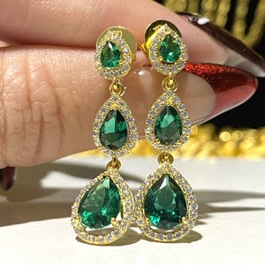 Vintage 15K 610 Solid Yellow Gold Emerald & White Topaz Dangle Earrings.