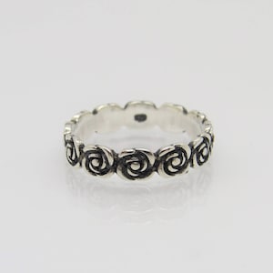 Sterling Silver Flowers Band Ring.