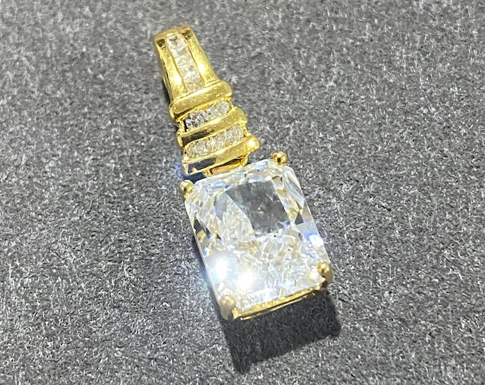 Vintage 15K 610 Solid Yellow Gold White Sapphire & White Topaz Rectangular Pendant.