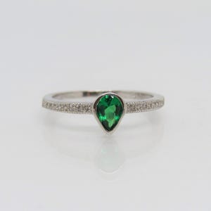 Vintage Sterling Silver Pear cut Emerald & White Topaz Ring Size 7