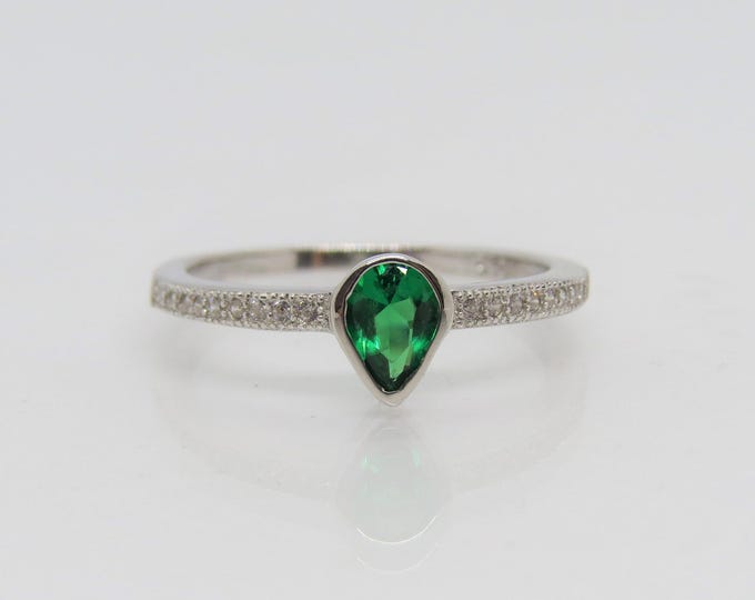Vintage Sterling Silver Pear cut Emerald & White Topaz Ring Size 7