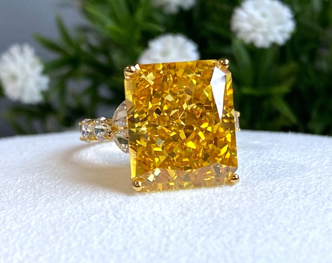 Vintage 15K 610 Solid Gold Yellow Sapphire & White Topaz Ring Size 7