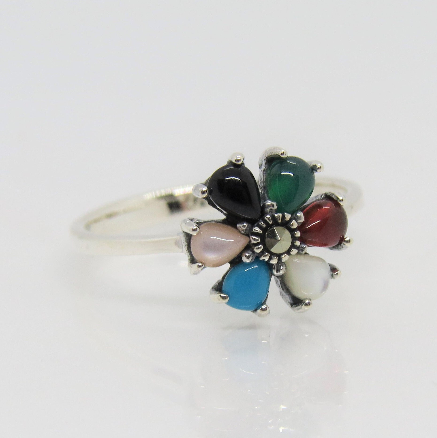 Jeulia Tre Pietre Rotondo Taglio Anello Set In Argento Sterling