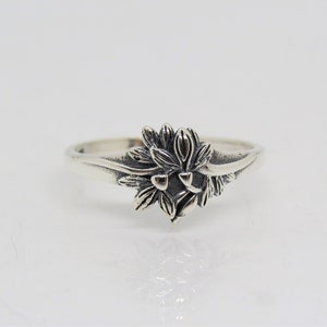 Vintage Sterling Silver Leaves Ring Size 5