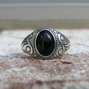 Vintage Sterling Silver Black Onyx Ring Size 8.