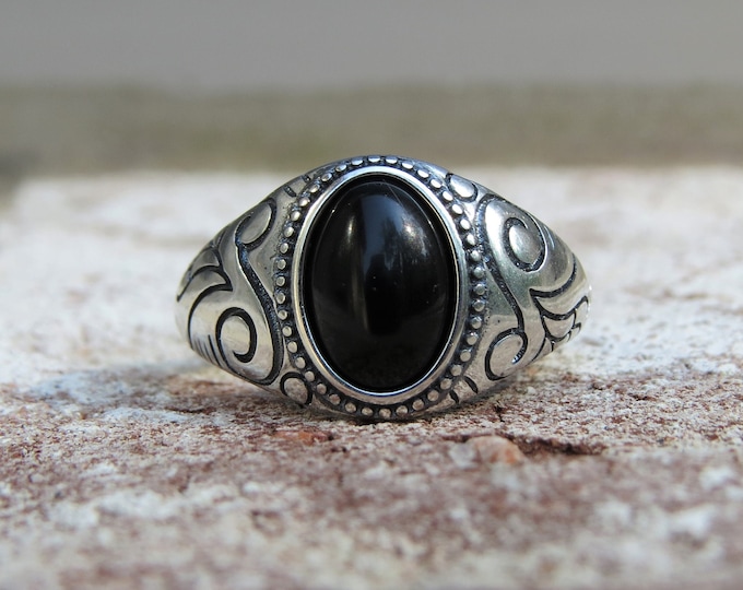 Vintage Sterling Silver Black Onyx Ring Size 8.