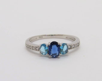 Vintage Sterling Silver Blue Sapphire, Aquamarine & White Topaz Three Stone Ring.