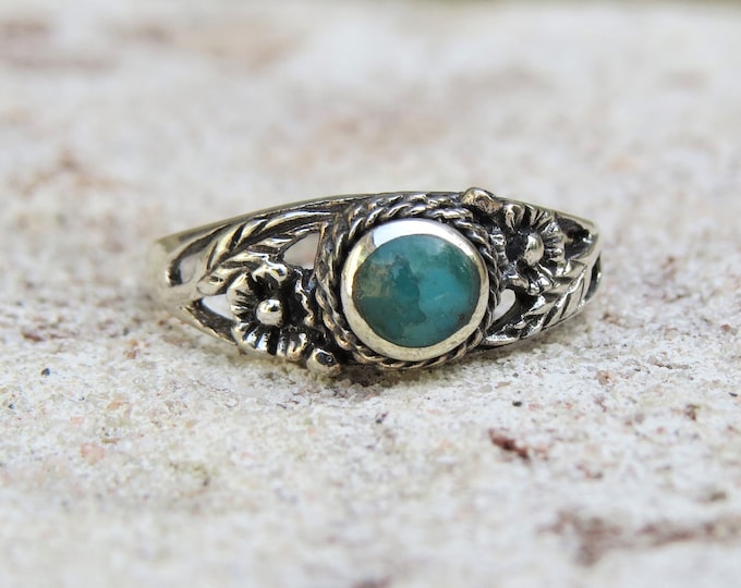 Sterling Silver Turquoise Floral Ring.