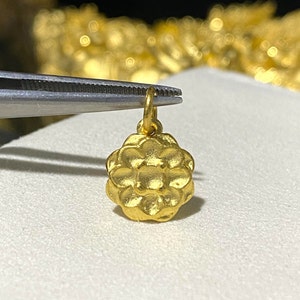 Vintage 24K 9999 Yellow Gold Flower Charm Pendant Make for Charm Bracelet