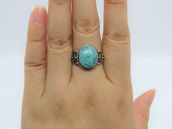 Vintage Sterling Silver Turquoise Ring Size 8 - image 6