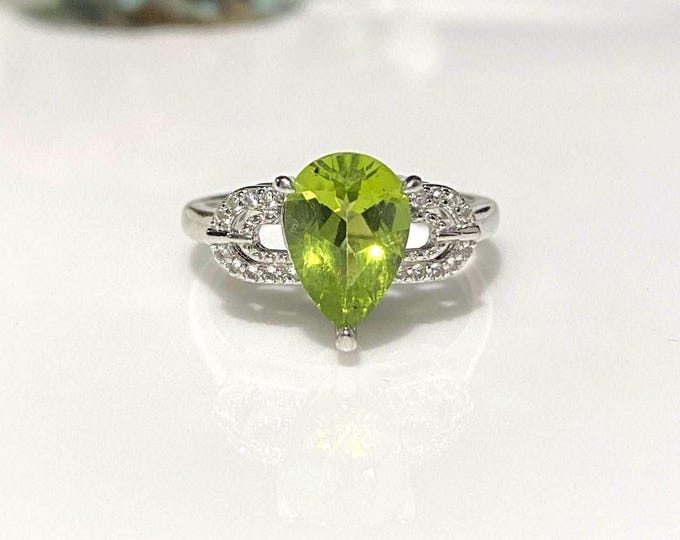 Vintage Sterling Silver Natural Peridot & White Topaz Ring Size 7