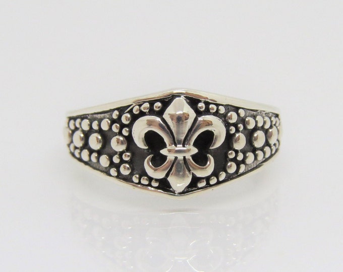 Vintage Sterling Silver Fleur De Lis Ring Size 9