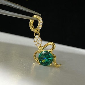 Vintage 18K Solid Gelb Gold Smaragd & Weiß Topas Schlange Charm Anhänger.