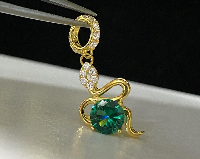 Vintage 18K Solid Yellow Gold Emerald & White Topaz Snake Charm Pendant.