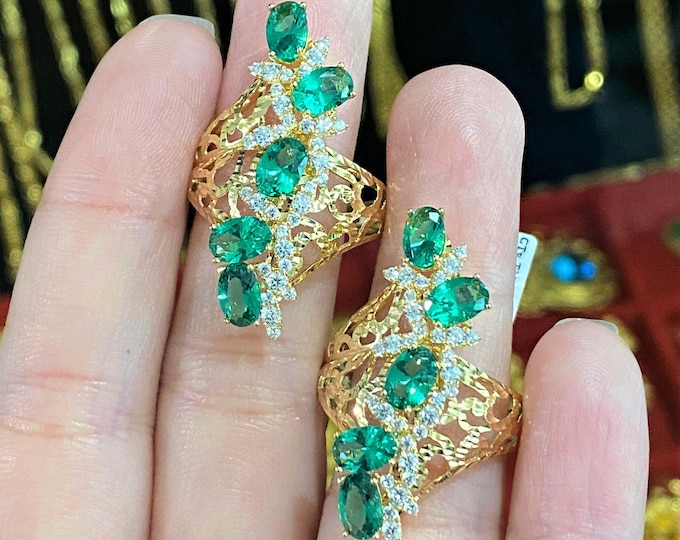 Vintage 18K Solid Yellow Gold Oval Emerald & White Topaz Long Ring Size 8