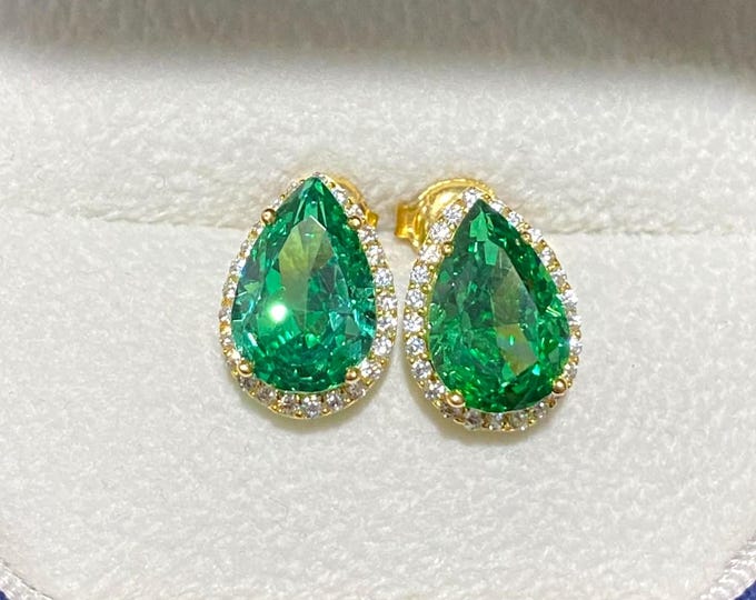 Vintage 15K 610 Solid Yellow Gold Pear cut Emerald & White Topaz Earrings.