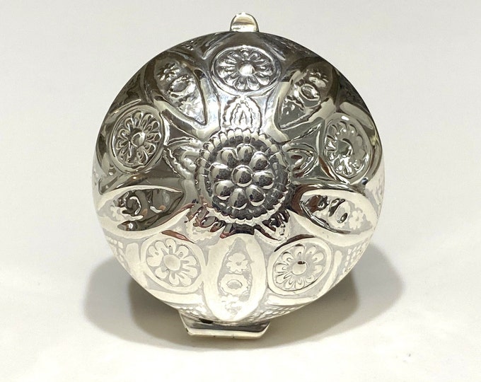 Vintage Sterling Silver Carved Flower Pill Box.