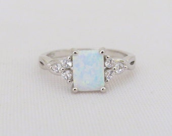 Vintage Sterling Silver White Opal & White Topaz Celtic Ring Size 7