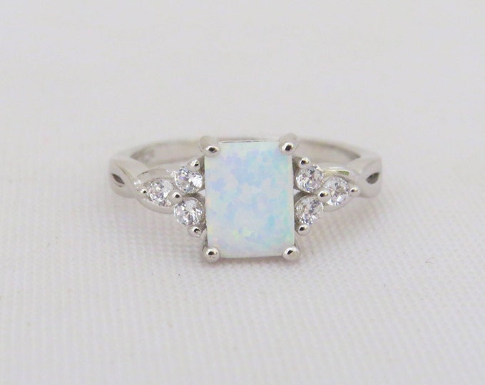 Vintage Sterling Silver White Opal & White Topaz Celtic Ring Size 7