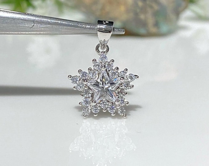 Vintage Sterling Silver White Topaz Star Pendant.