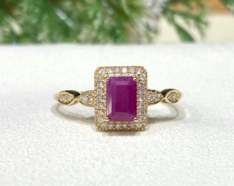 Vintage 14K Solid Yellow Gold Natural Ruby & Diamond Ring Size 7
