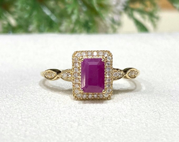 Vintage 14K Solid Yellow Gold Natural Ruby & Diamond Ring Size 7