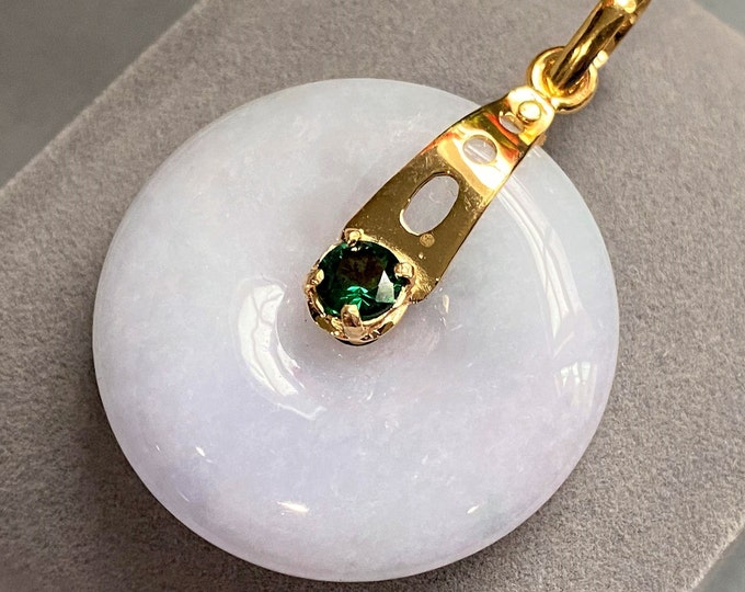Vintage 18K Solid Yellow Gold Lavender, Green Jadeite Jade Emerald Donut Circle Pendant.