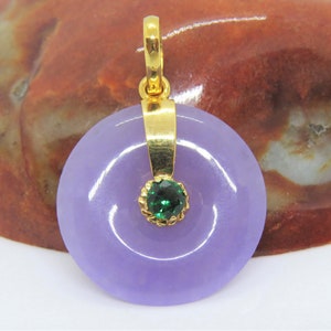 Vintage 18K Solid Yellow Gold Purple Lavender Jadeite Jade Emerald Donut Circle Pendant