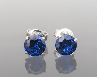 Vintage 18K Solid White Gold 1.70ct Round cut Blue Sapphire Stud Earrings