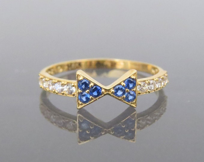 Vintage 18K Solid Gold Blue Sapphire & White Topaz Triangle Ribbon Bow Ring Size 5