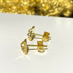 Vintage 18K Solid Yellow Gold Diamond Shape Earrings. image 2